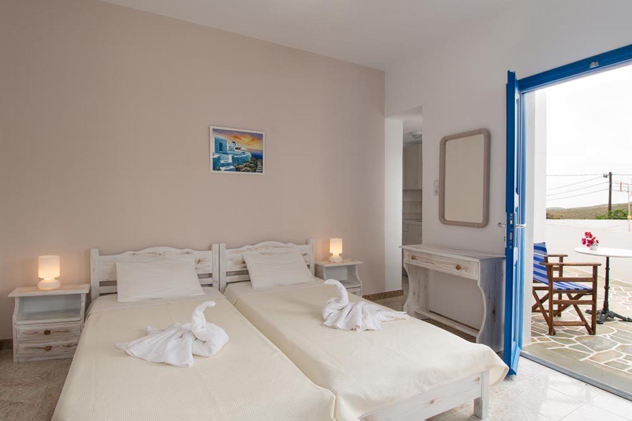 Evgenia Rooms And Apartments Folégandros Extérieur photo